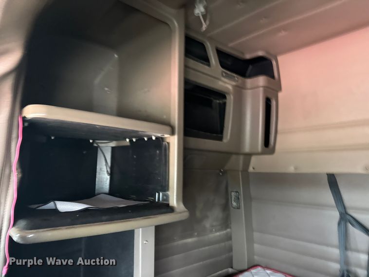 image for item EU6094 2009 Peterbilt 389 semi truck