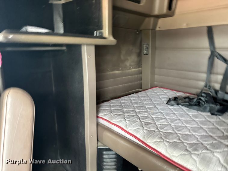 image for item EU6094 2009 Peterbilt 389 semi truck