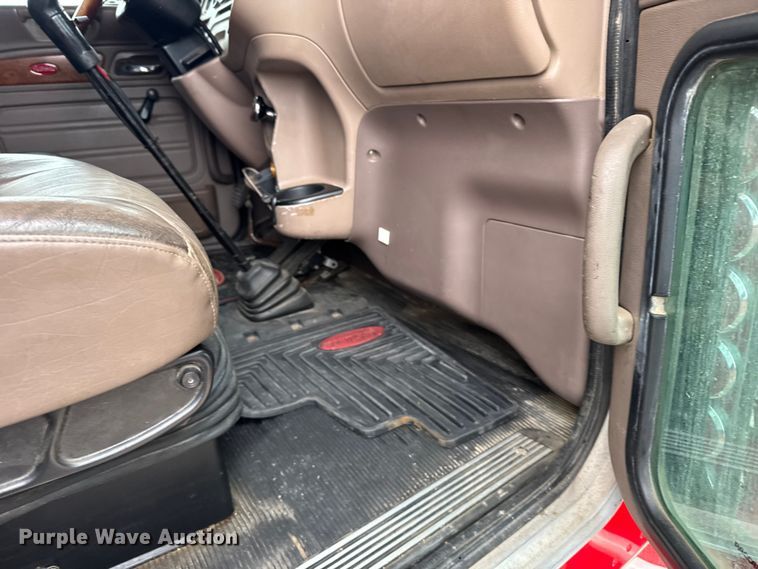 image for item EU6094 2009 Peterbilt 389 semi truck