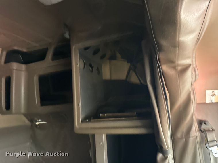 image for item EU6094 2009 Peterbilt 389 semi truck