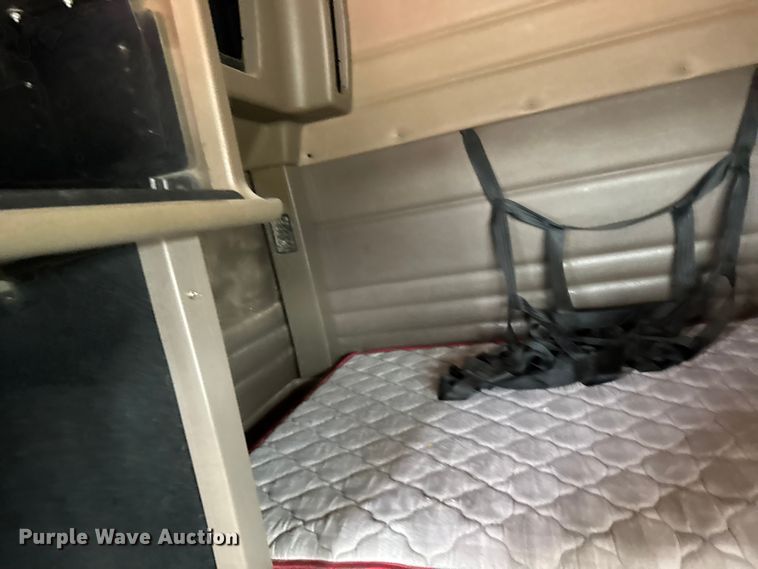 image for item EU6094 2009 Peterbilt 389 semi truck