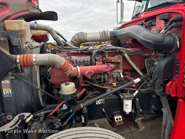 image for item EU6094 2009 Peterbilt 389 semi truck