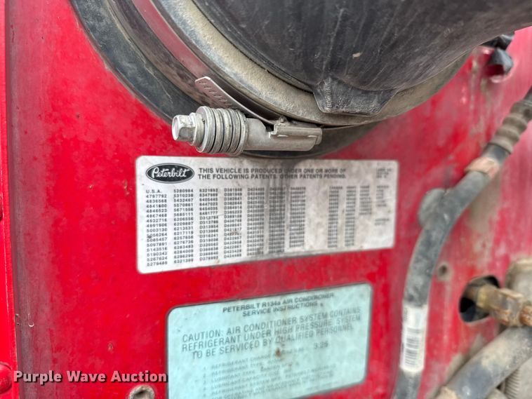 image for item EU6094 2009 Peterbilt 389 semi truck