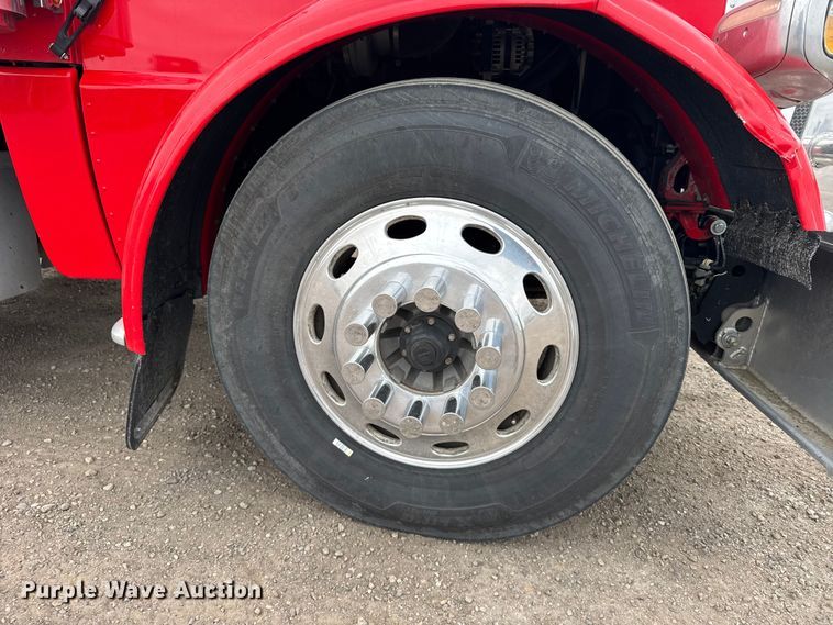 image for item EU6094 2009 Peterbilt 389 semi truck