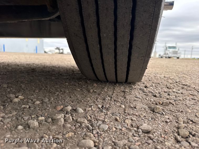 image for item EU6094 2009 Peterbilt 389 semi truck