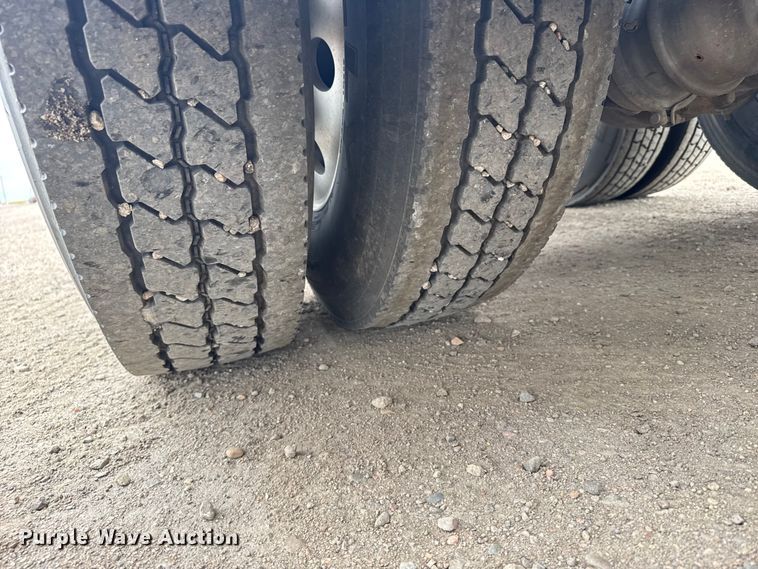 image for item EU6094 2009 Peterbilt 389 semi truck