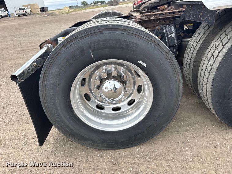 image for item EU6094 2009 Peterbilt 389 semi truck