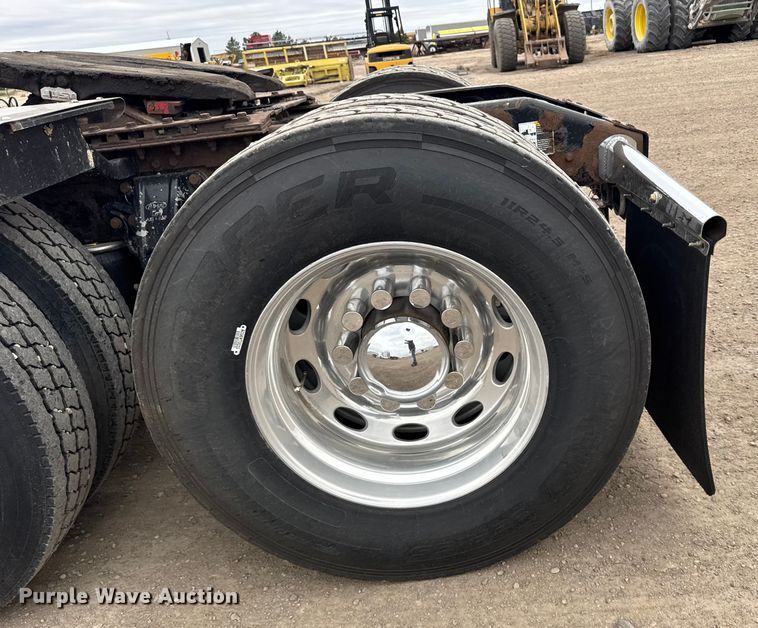 image for item EU6094 2009 Peterbilt 389 semi truck