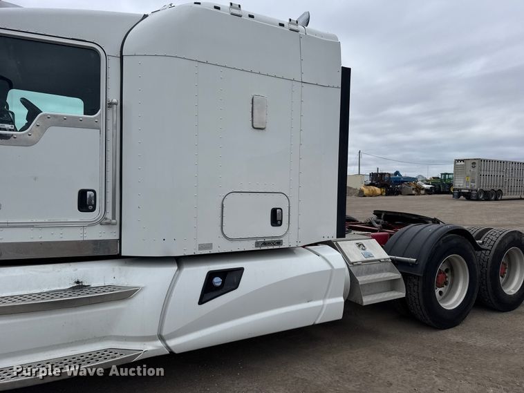 image for item EU6095 2012 Kenworth T660 semi truck