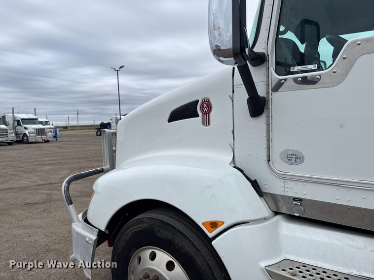 image for item EU6095 2012 Kenworth T660 semi truck