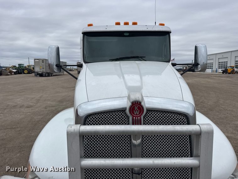 image for item EU6095 2012 Kenworth T660 semi truck