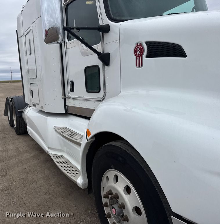 image for item EU6095 2012 Kenworth T660 semi truck
