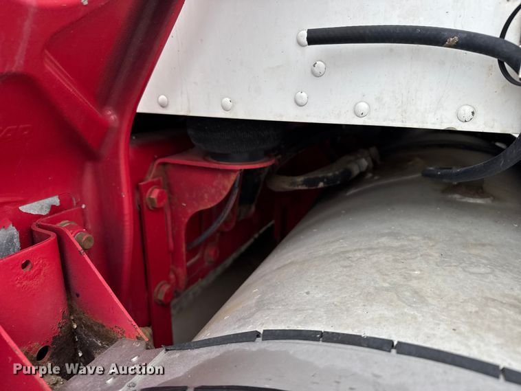 image for item EU6095 2012 Kenworth T660 semi truck