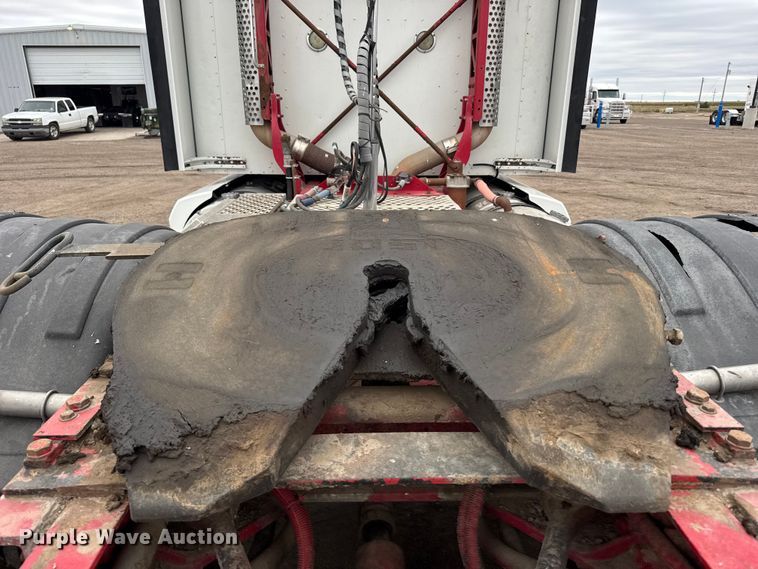 image for item EU6095 2012 Kenworth T660 semi truck