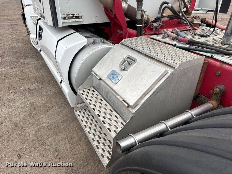 image for item EU6095 2012 Kenworth T660 semi truck