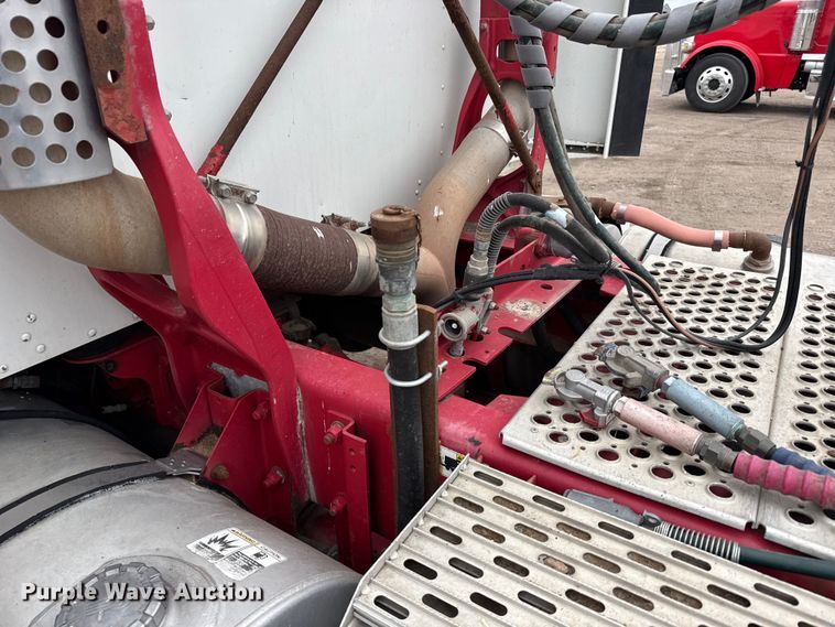 image for item EU6095 2012 Kenworth T660 semi truck