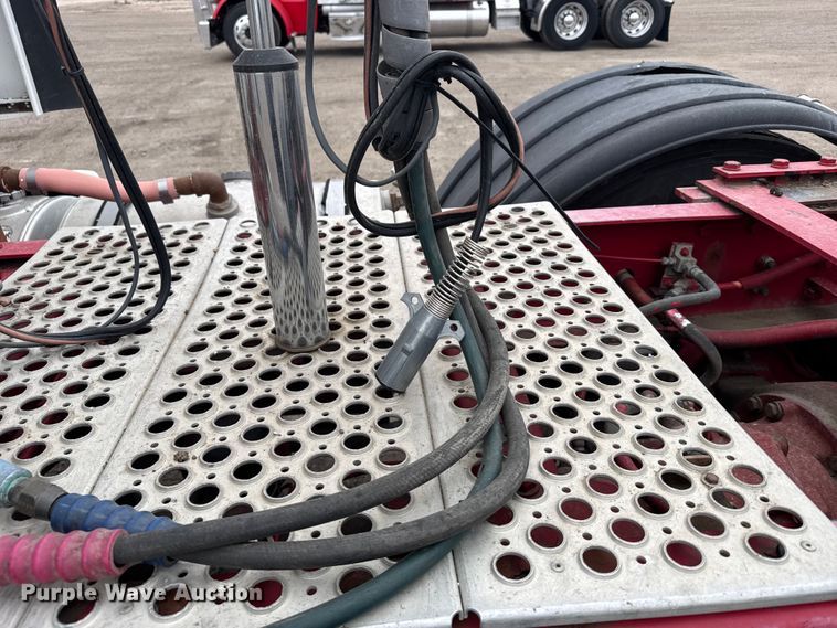 image for item EU6095 2012 Kenworth T660 semi truck