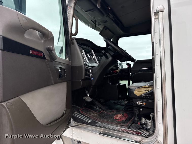 image for item EU6095 2012 Kenworth T660 semi truck