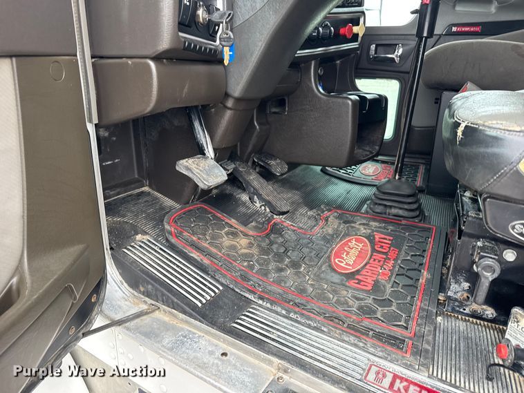 image for item EU6095 2012 Kenworth T660 semi truck