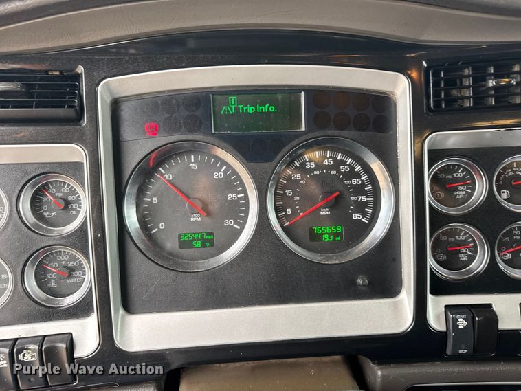 image for item EU6095 2012 Kenworth T660 semi truck