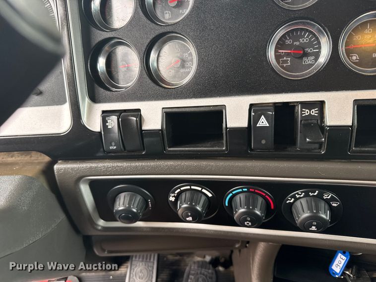 image for item EU6095 2012 Kenworth T660 semi truck