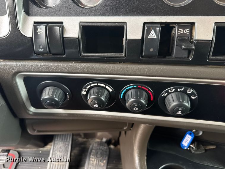 image for item EU6095 2012 Kenworth T660 semi truck