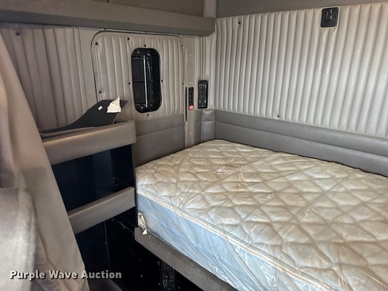 image for item EU6095 2012 Kenworth T660 semi truck