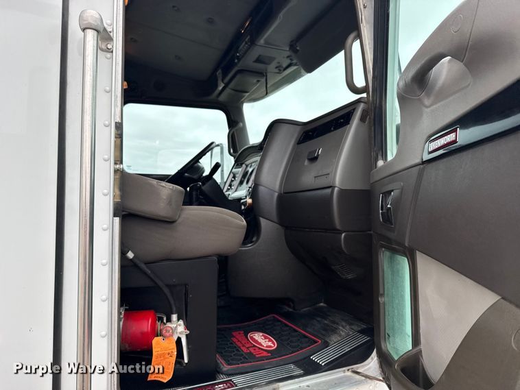 image for item EU6095 2012 Kenworth T660 semi truck