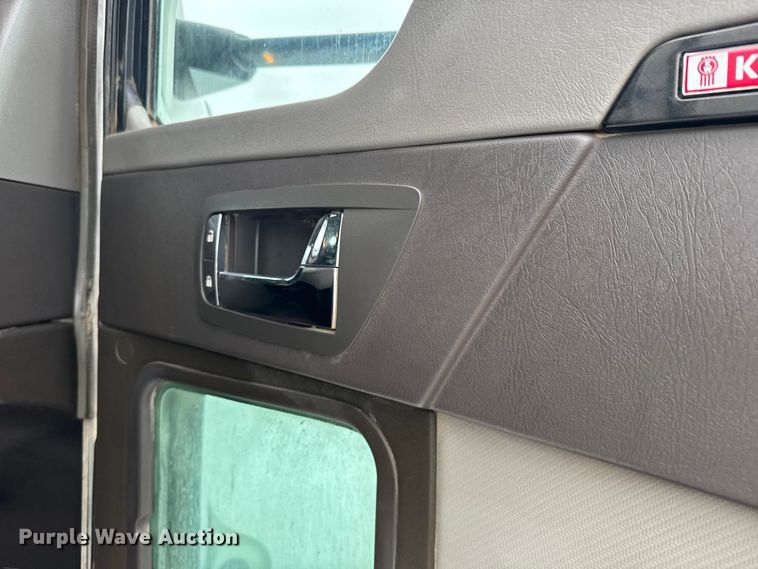 image for item EU6095 2012 Kenworth T660 semi truck