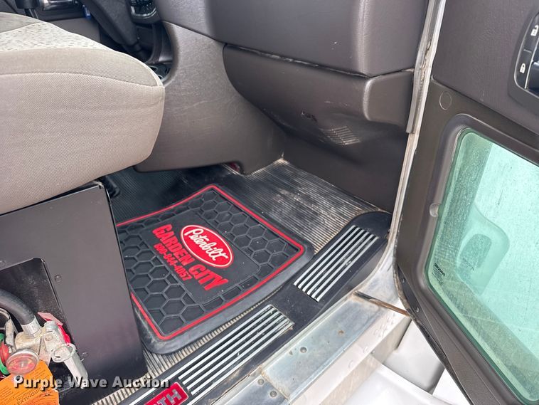 image for item EU6095 2012 Kenworth T660 semi truck