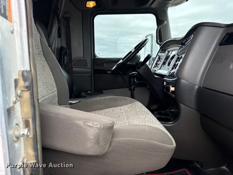 image for item EU6095 2012 Kenworth T660 semi truck