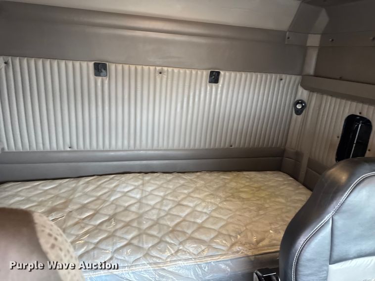 image for item EU6095 2012 Kenworth T660 semi truck