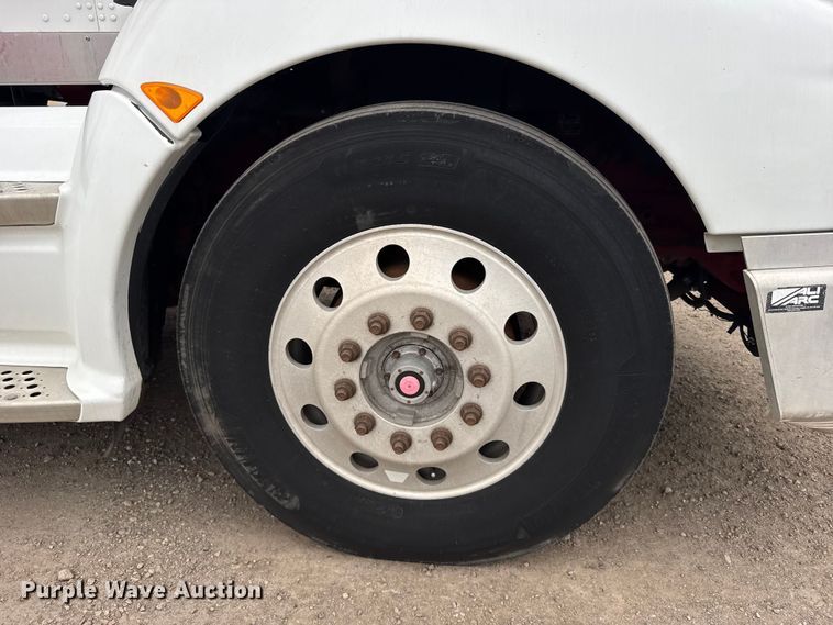 image for item EU6095 2012 Kenworth T660 semi truck