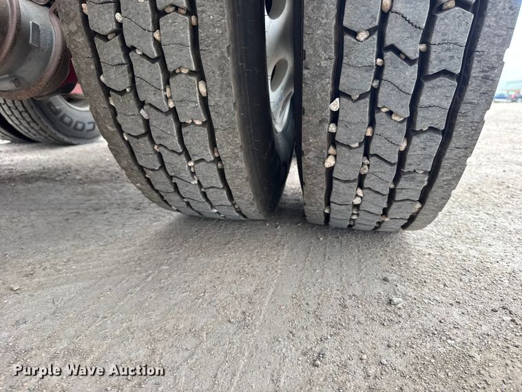 image for item EU6095 2012 Kenworth T660 semi truck