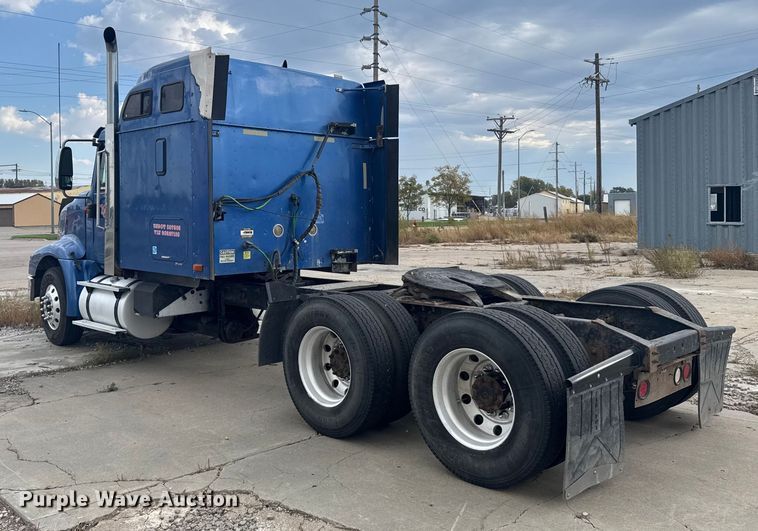 image for item EU6136 2006 International 9400i semi truck