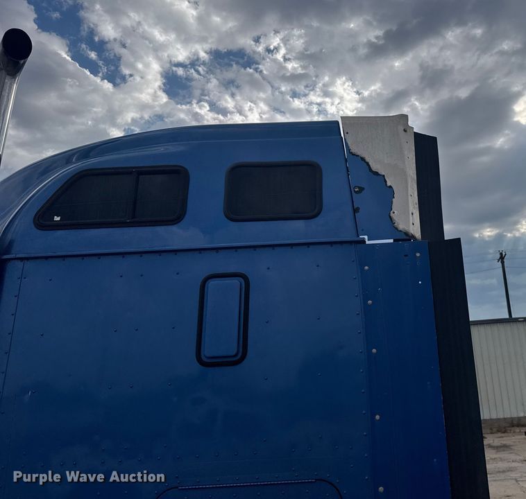 image for item EU6136 2006 International 9400i semi truck