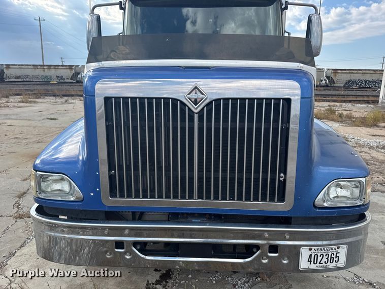 image for item EU6136 2006 International 9400i semi truck