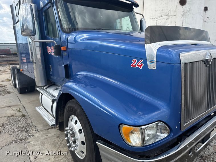 image for item EU6136 2006 International 9400i semi truck