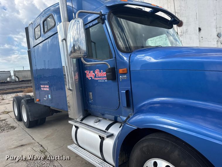 image for item EU6136 2006 International 9400i semi truck