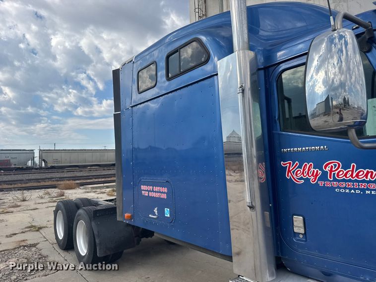 image for item EU6136 2006 International 9400i semi truck