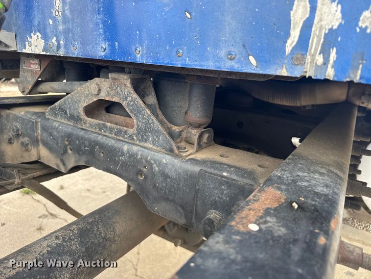 image for item EU6136 2006 International 9400i semi truck