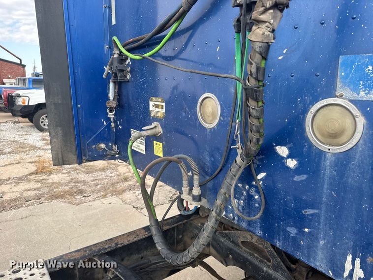 image for item EU6136 2006 International 9400i semi truck