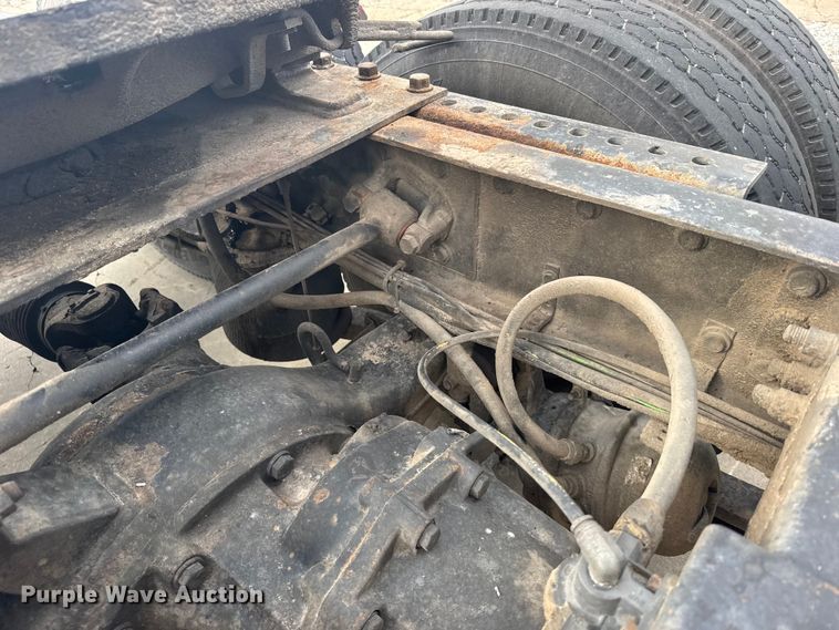 image for item EU6136 2006 International 9400i semi truck