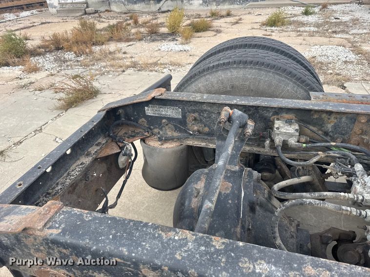 image for item EU6136 2006 International 9400i semi truck