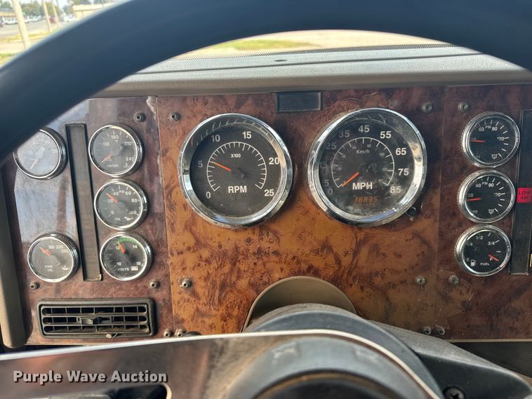 image for item EU6136 2006 International 9400i semi truck