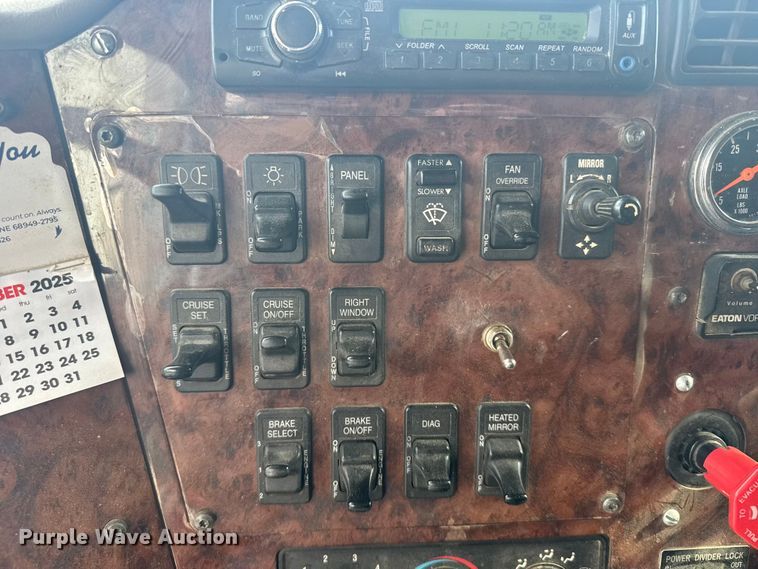 image for item EU6136 2006 International 9400i semi truck