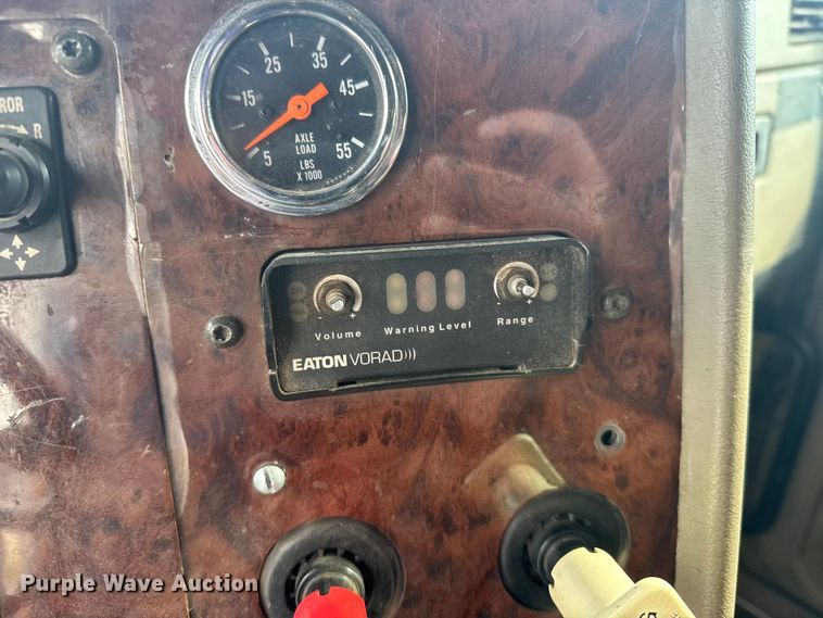 image for item EU6136 2006 International 9400i semi truck