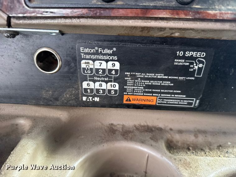 image for item EU6136 2006 International 9400i semi truck