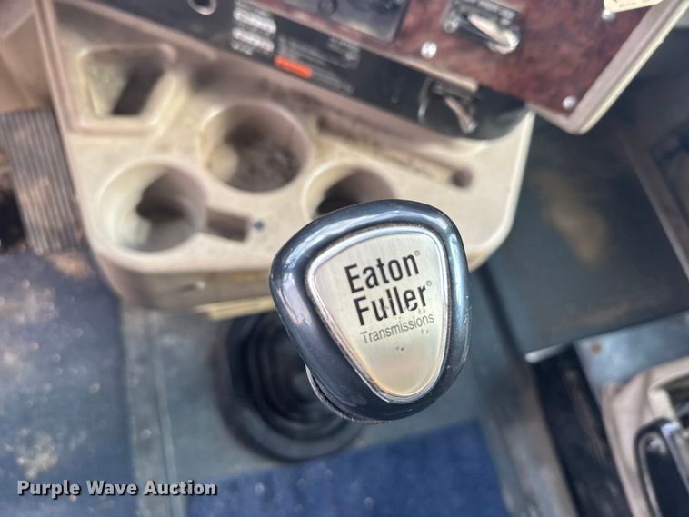 image for item EU6136 2006 International 9400i semi truck