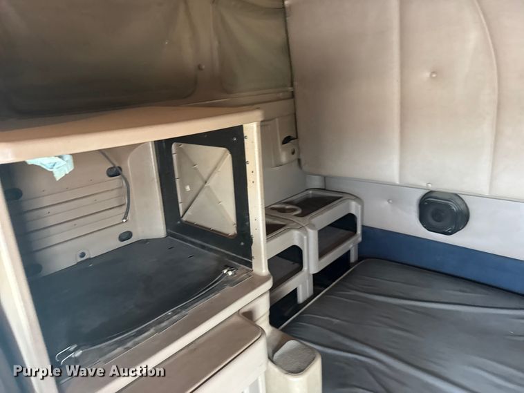 image for item EU6136 2006 International 9400i semi truck